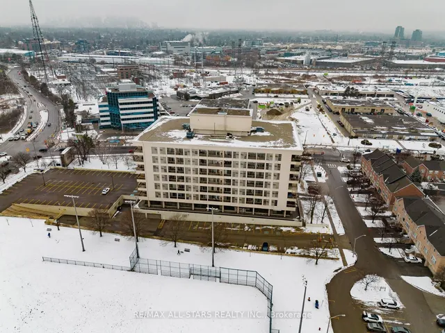 Additional image 38 of 1 Leaside Park Dr Unit 303