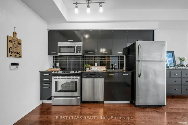 Additional image 11 of 832 Bay St Unit 4609