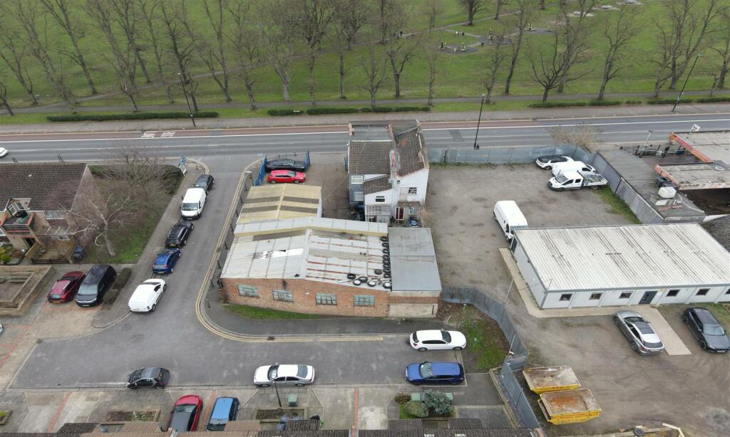 Additional image 2 of 118 - 120 London Road, Mitcham CR4