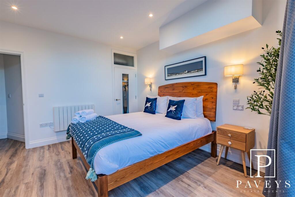 Additional image 16 of High Street, Walton On The Naze