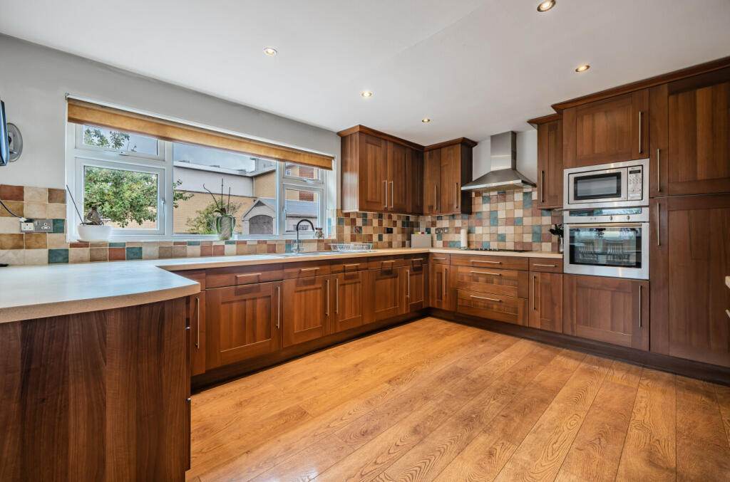 Additional image 17 of Woodbury Close, Croydon