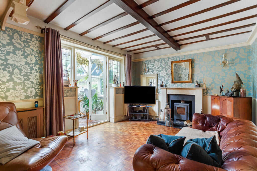 Additional image 18 of Woodcote Grove Road, Coulsdon, CR5