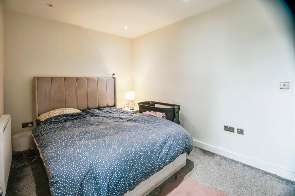 Additional image 11 of 38 Woodcote Grove Road, Coulsdon, CR5