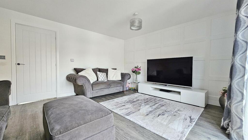 Additional image 7 of Skippers Way, Walton On The Naze