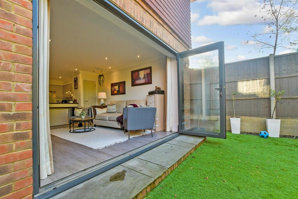 Additional image 9 of Station Approach, Whyteleafe, Surrey