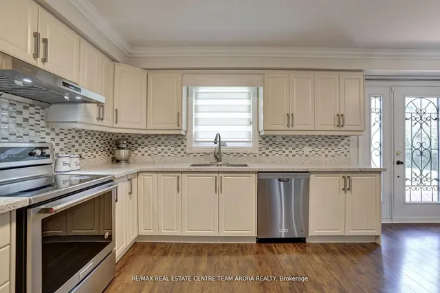 Additional image 12 of 14 Huttonville Dr