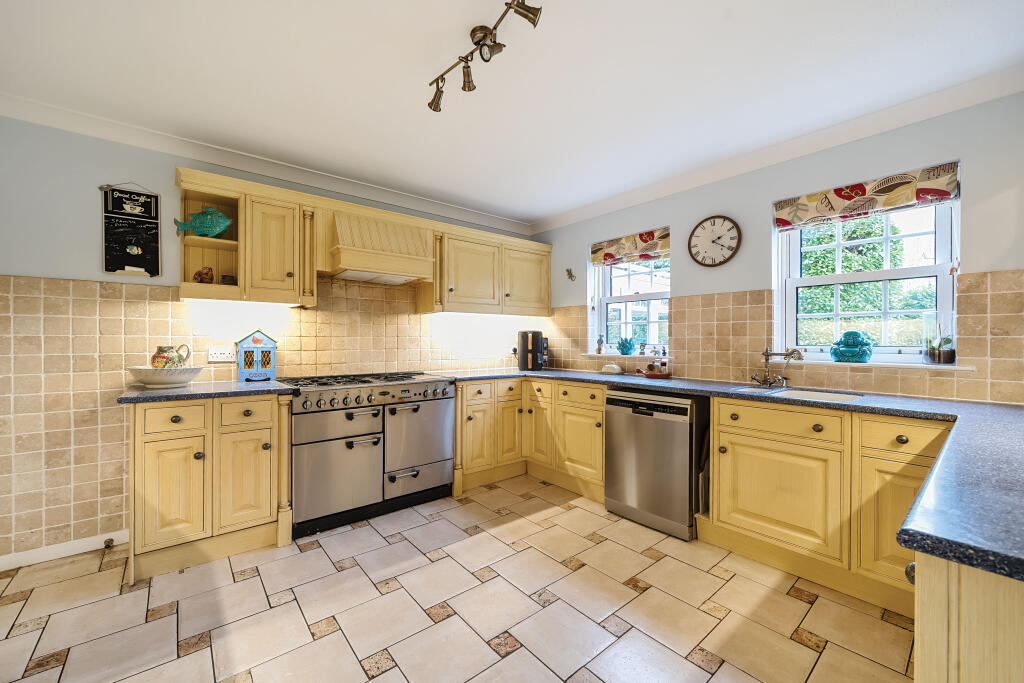 Additional image 18 of Alexanders Walk, Caterham, CR3