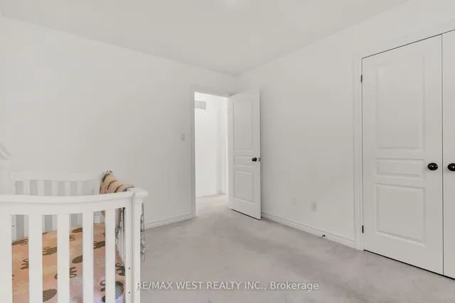 Additional image 29 of 84 Lone Rock Circ