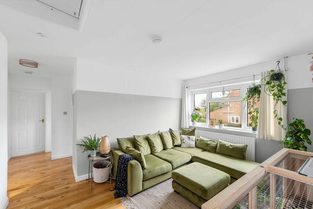 Additional image 2 of 6 Lime Grove, Warlingham, Surrey, CR6 9DB