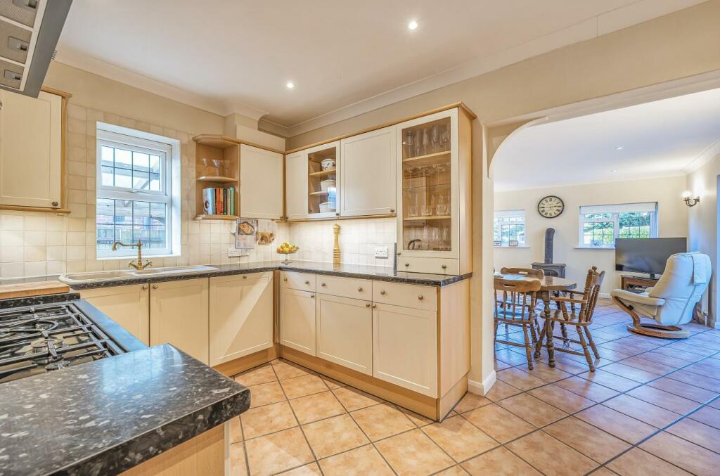 Additional image 5 of Stagbury Close, Chipstead