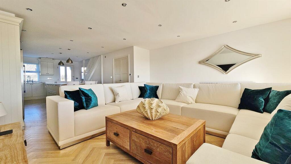 Additional image 9 of Green Lane, Walton On The Naze