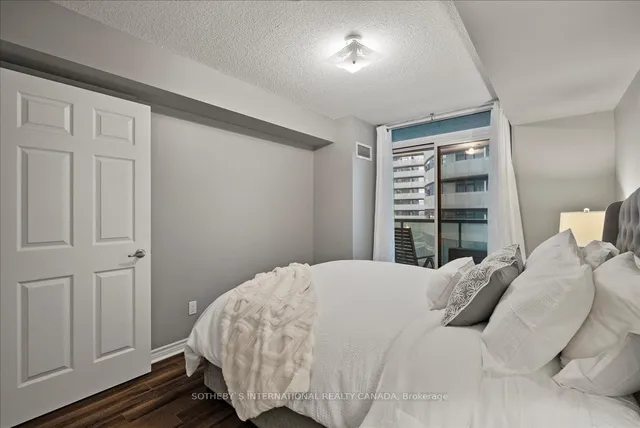 Additional image 14 of 19 Grand Trunk Cres Unit 707