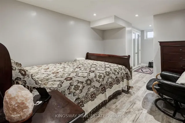 Additional image 16 of 17 Mulholland Ave