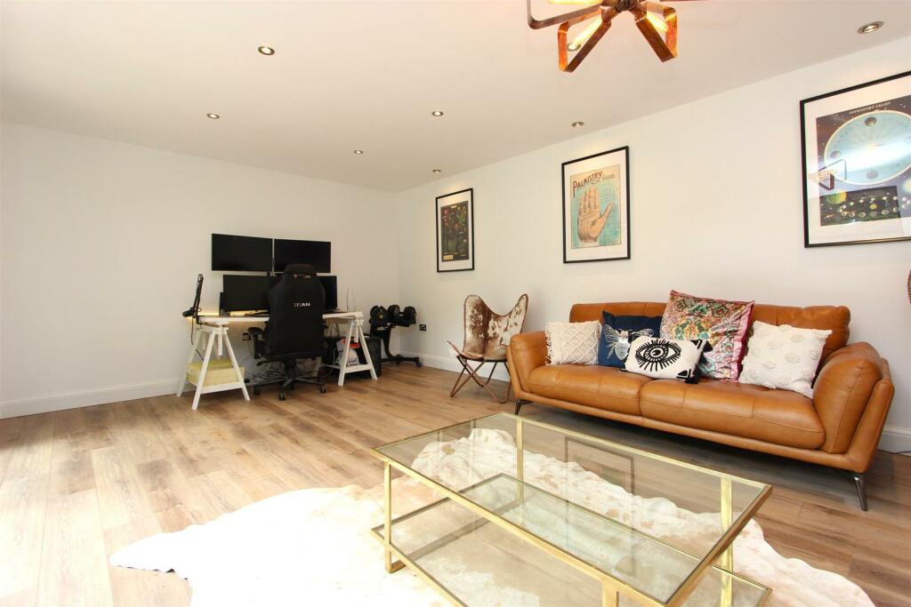 Additional image 5 of Woodlands Grove, Coulsdon