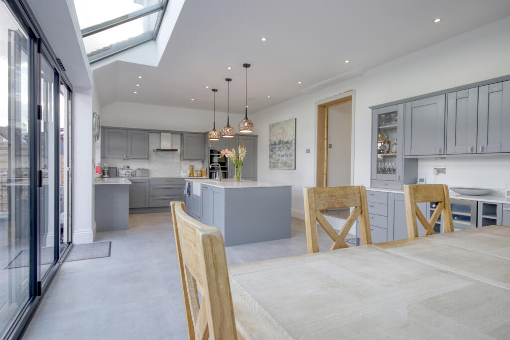 Additional image 3 of London Road, Brentwood, CM14