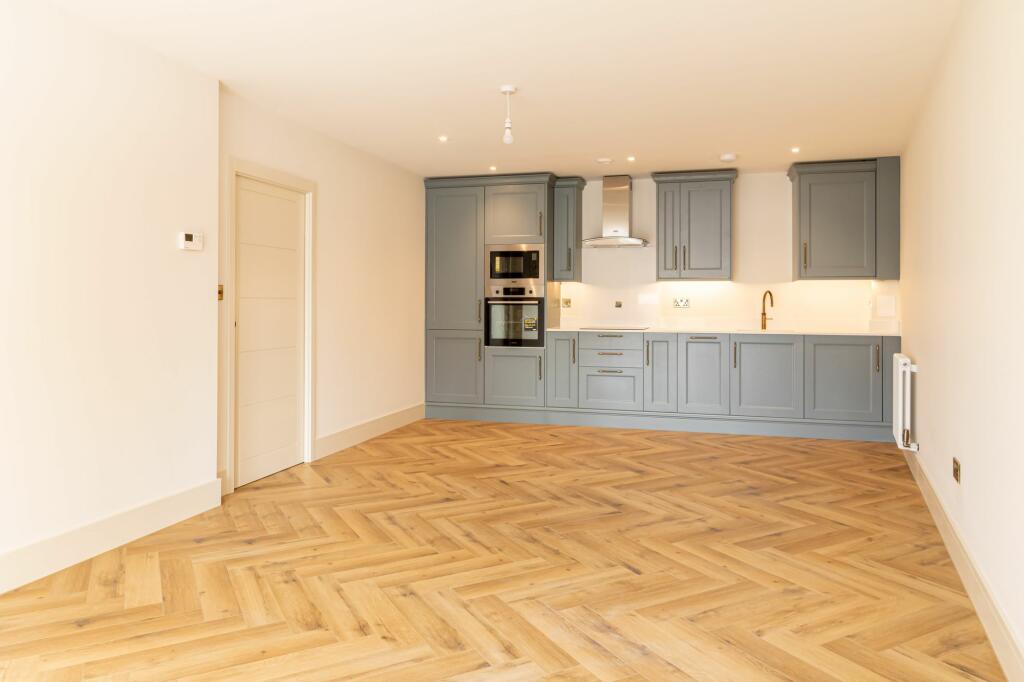 Additional image 2 of 44 The Green, Surrey, CR6