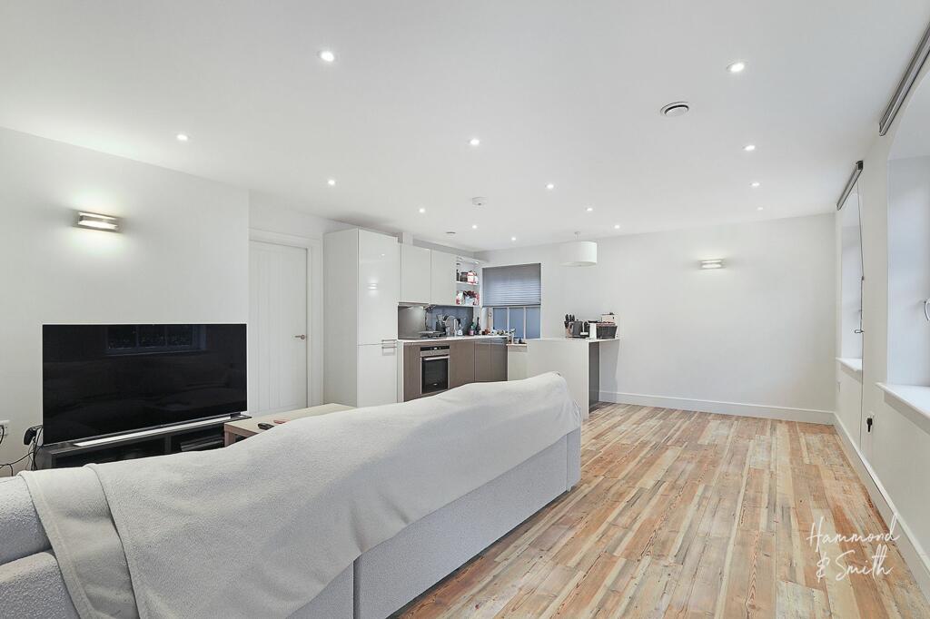 Additional image 4 of Hemnall Street, Epping, CM16