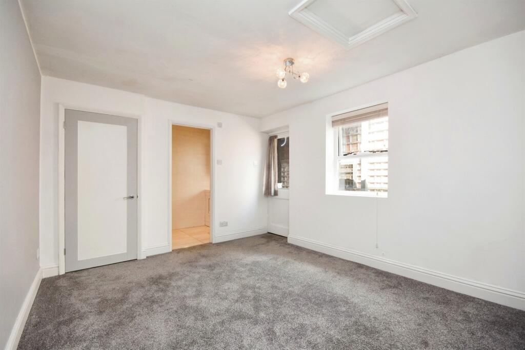 Additional image 10 of Coxtie Green Road, Pilgrims Hatch, Brentwood