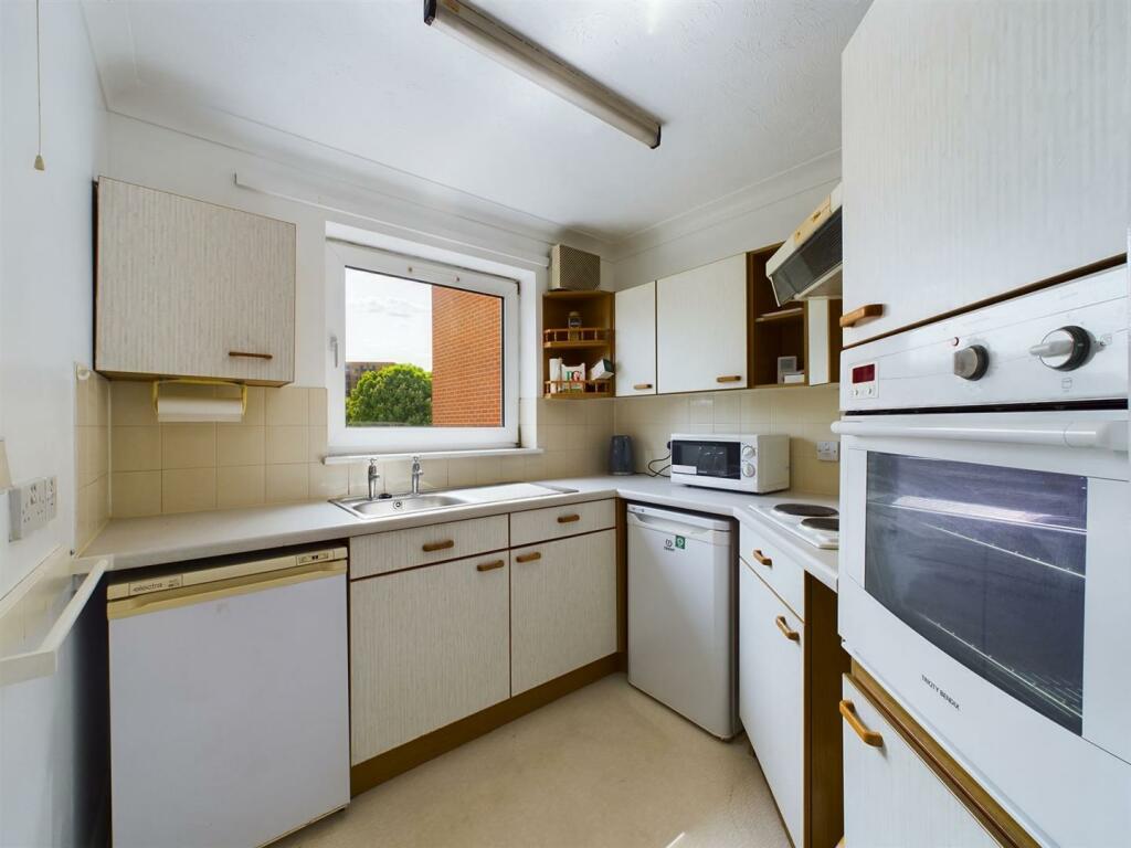 Additional image 12 of Brighton Road, Coulsdon