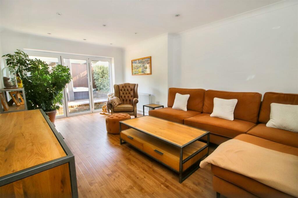 Additional image 3 of Courtlands, Billericay