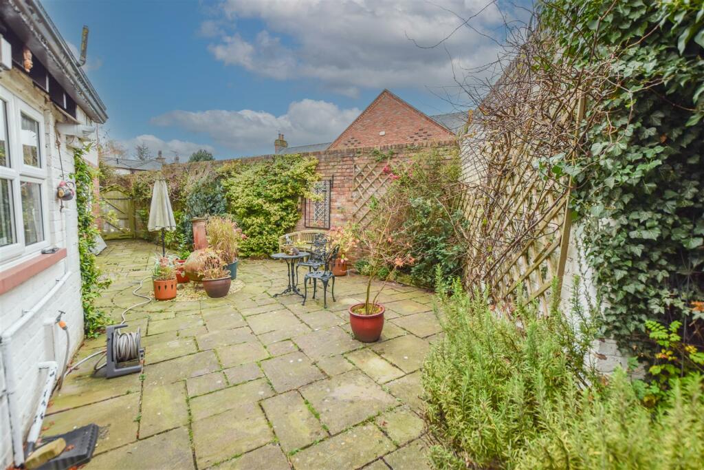 Additional image 19 of Neston Road, Willaston, Neston