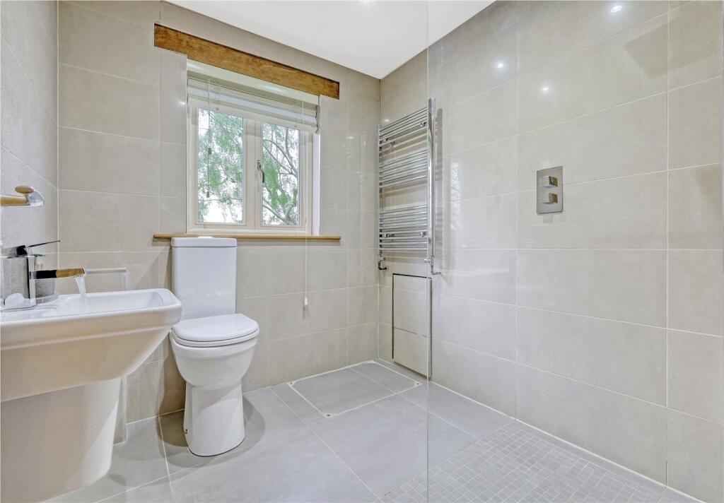 Additional image 24 of East Hanningfield Road, Rettendon Common, CM3