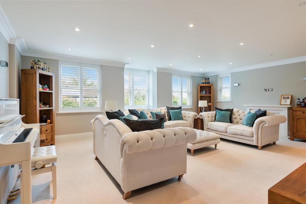 Additional image 19 of High Oaks Close, Coulsdon