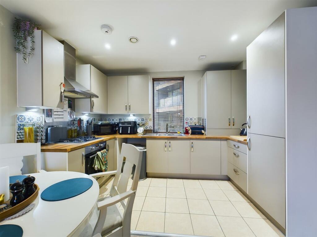 Additional image 4 of Leaden Hill, Coulsdon