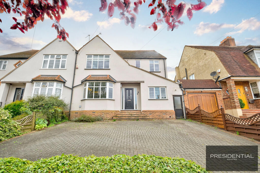 Additional image 40 of Dukes Avenue, Theydon Bois, CM16