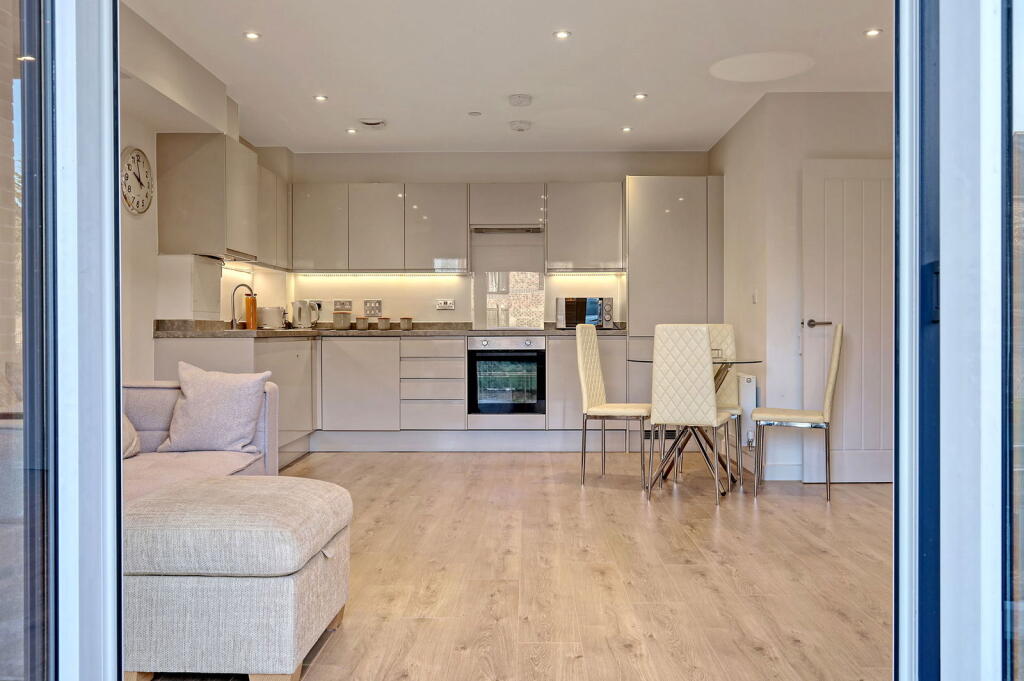 Additional image 18 of Goldington Crescent, Billericay, CM12