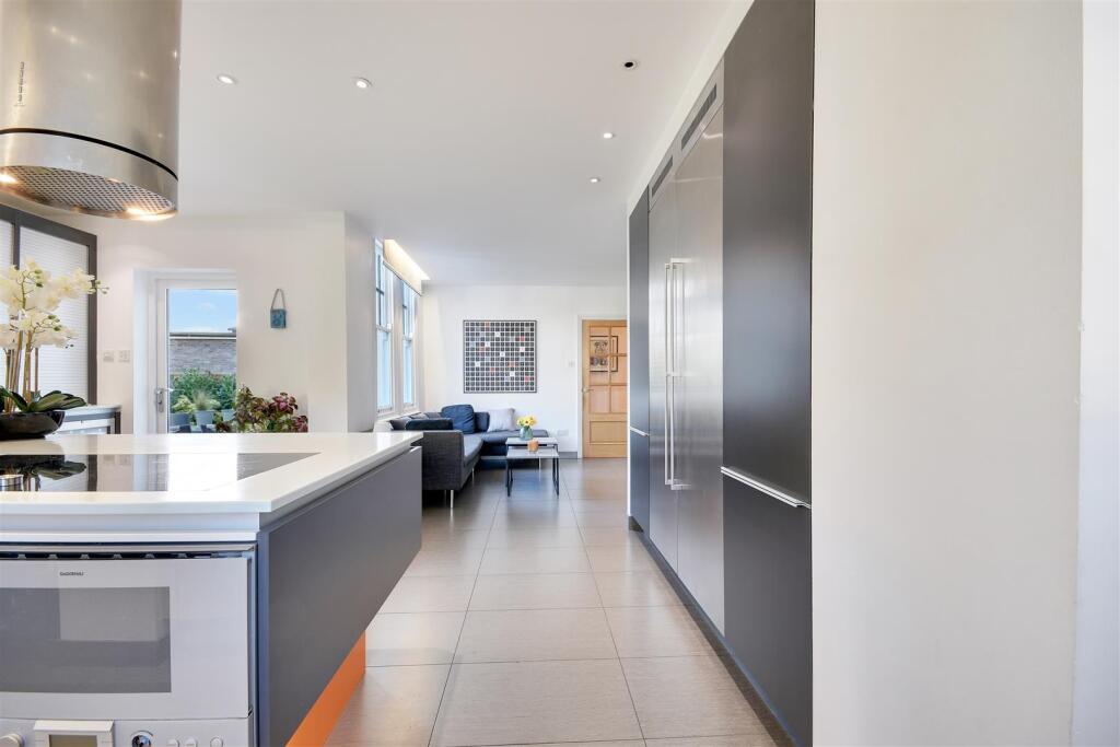 Additional image 10 of Hillwood Grove, Hutton Mount, Brentwood