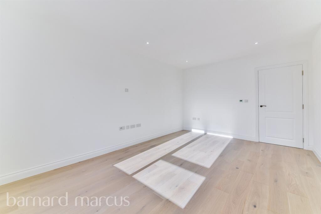 Additional image 5 of Sanderstead Road, South Croydon