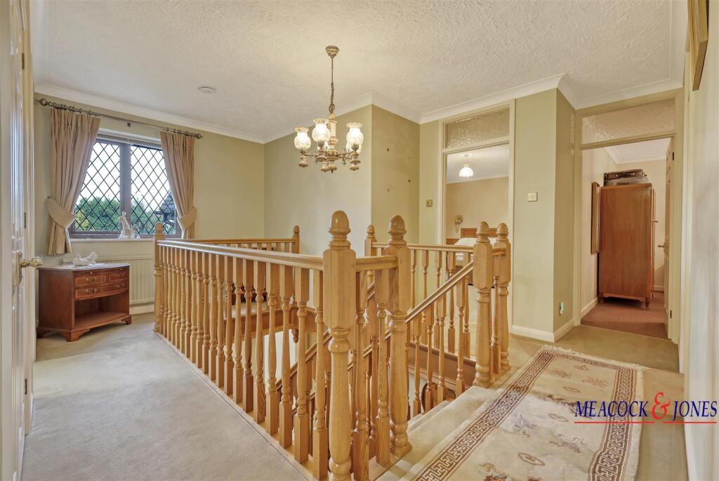 Additional image 23 of Roundwood Avenue, Hutton Mount, Brentwood