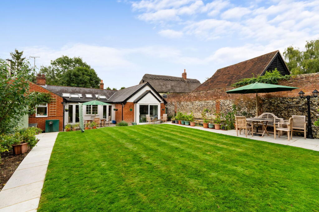 Additional image 17 of Watts Yard, Manuden