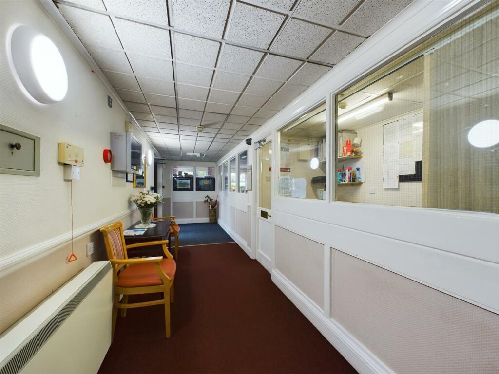 Additional image 15 of Brighton Road, Coulsdon