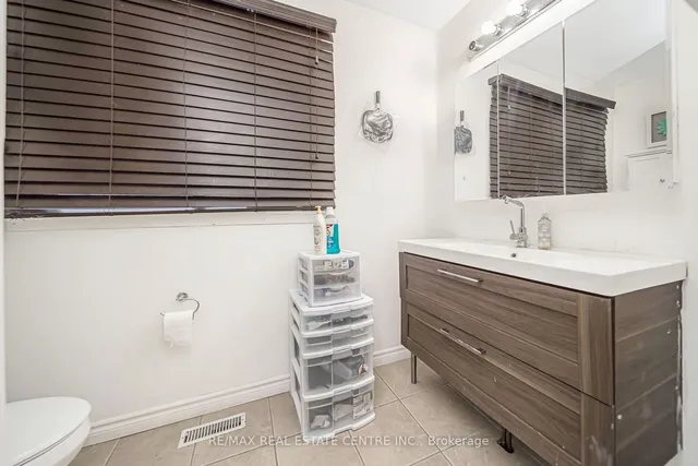 Additional image 30 of 27 Vodden Crt