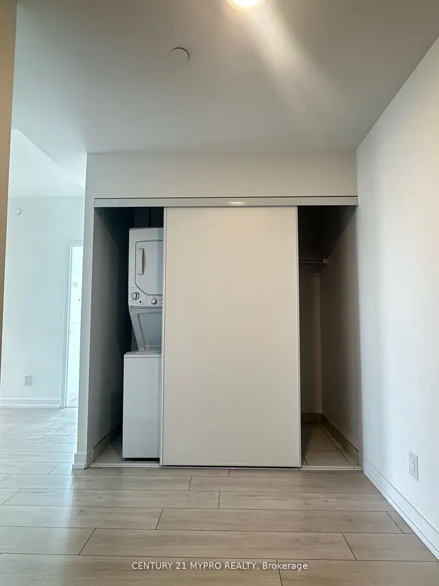 Additional image 4 of 500 Dupont St Unit 607