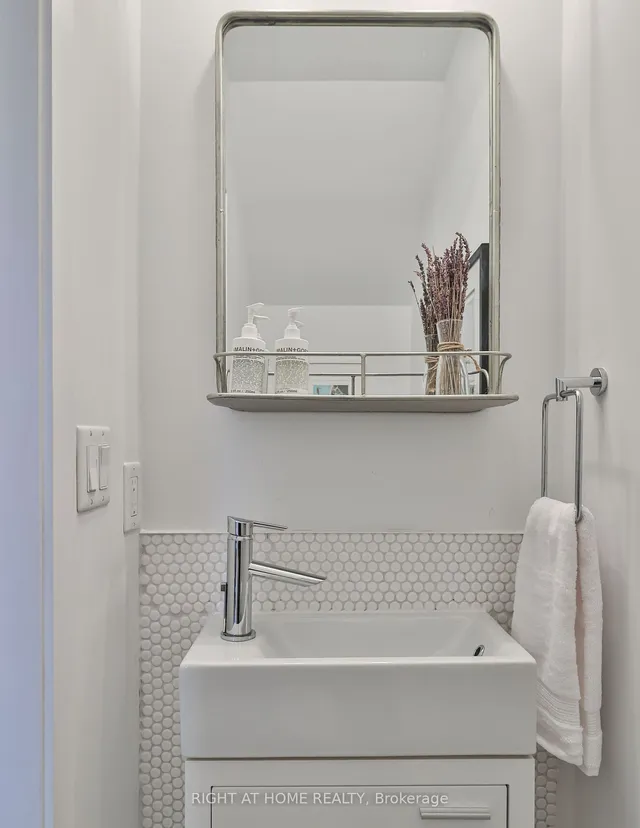 Additional image 13 of 1331 Gerrard St Unit 8