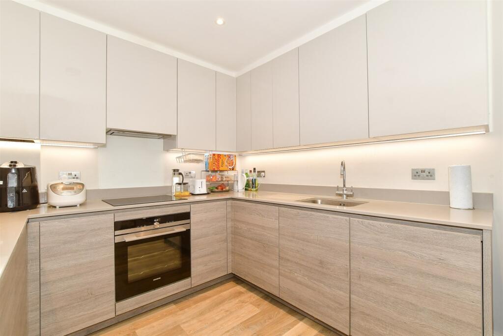 Additional image 9 of Croydon Road, Caterham, Surrey