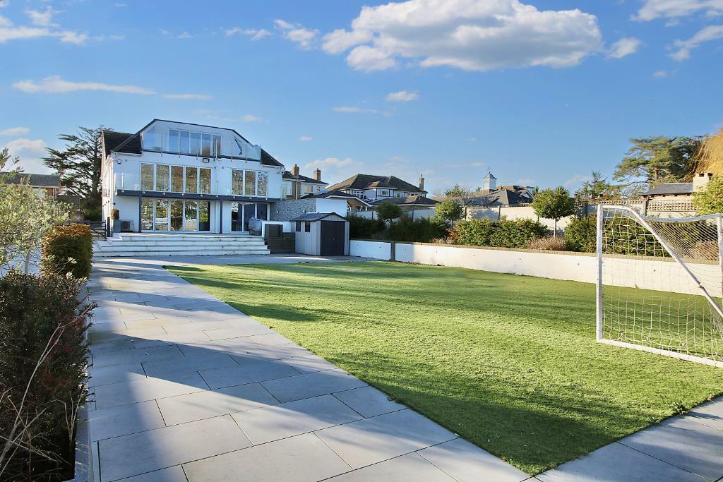 Additional image 31 of Noak Hill Road, Billericay