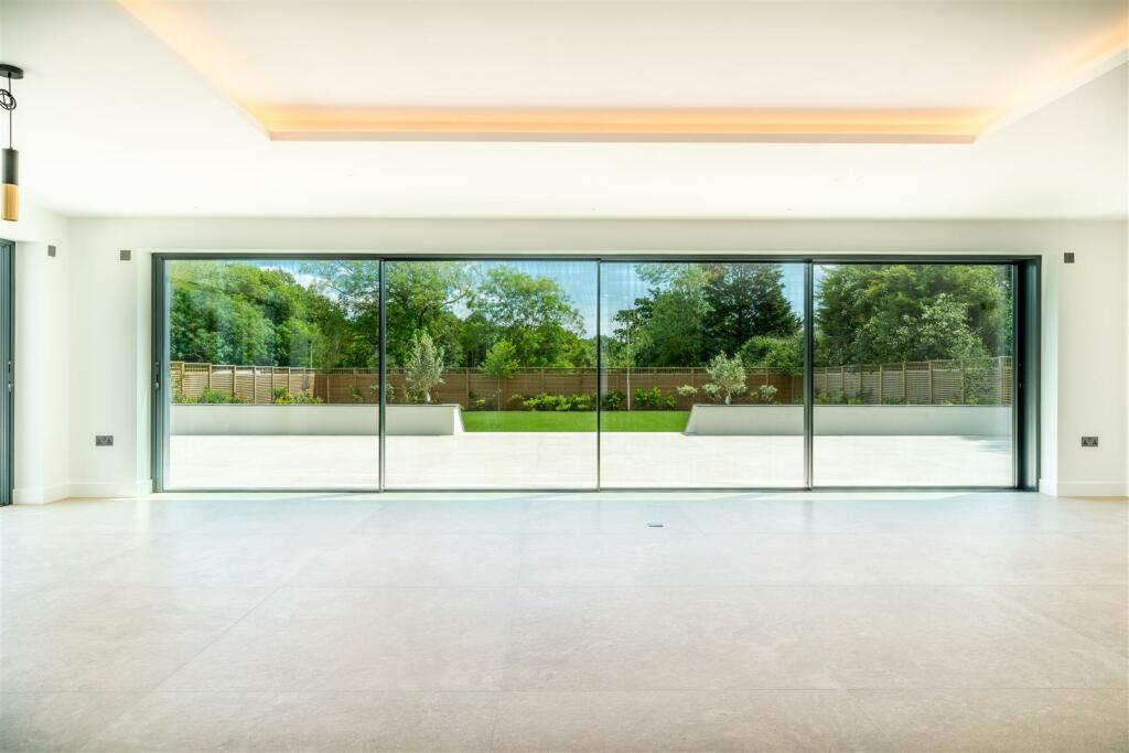 Additional image 16 of Broomhills Chase, Little Burstead, Billericay