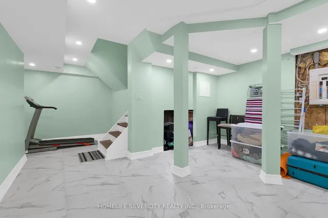 Additional image 32 of 85 Stoneylake Ave