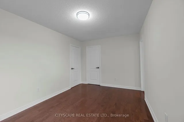 Additional image 27 of 33 Huntspoint Dr