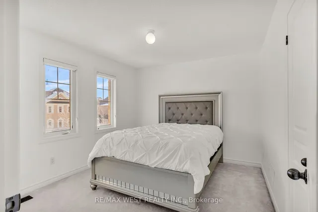 Additional image 26 of 84 Lone Rock Circ