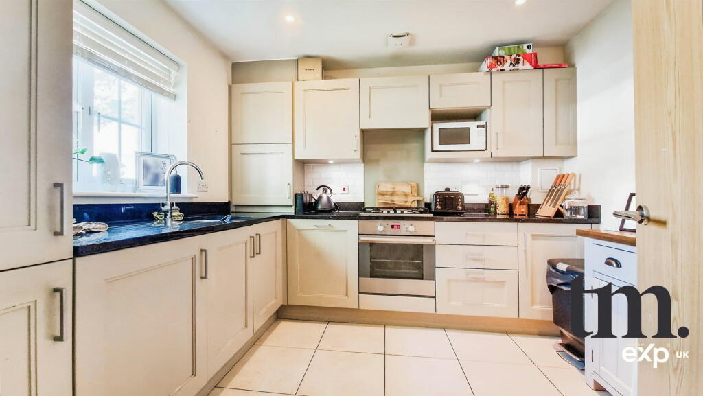 Additional image 5 of Farmer Close, Little Canfield, Dunmow, CM6 1HX