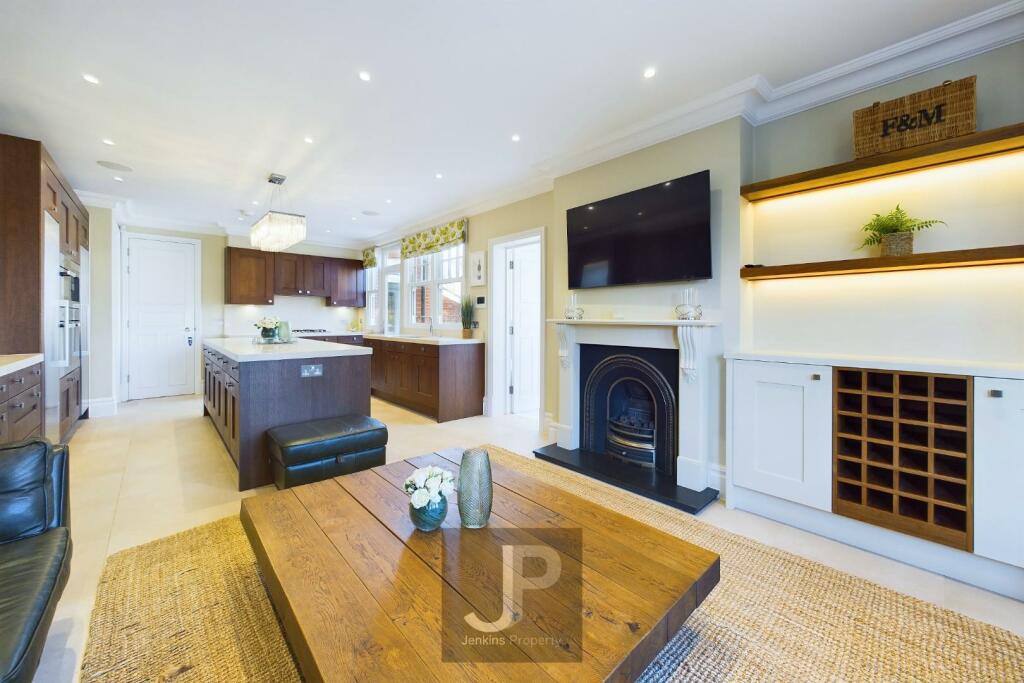 Additional image 22 of Robin Hood Road, Brentwood