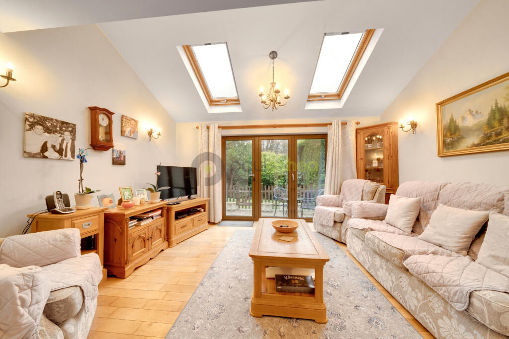 Additional image 19 of Farrers Place, Shirley Hills