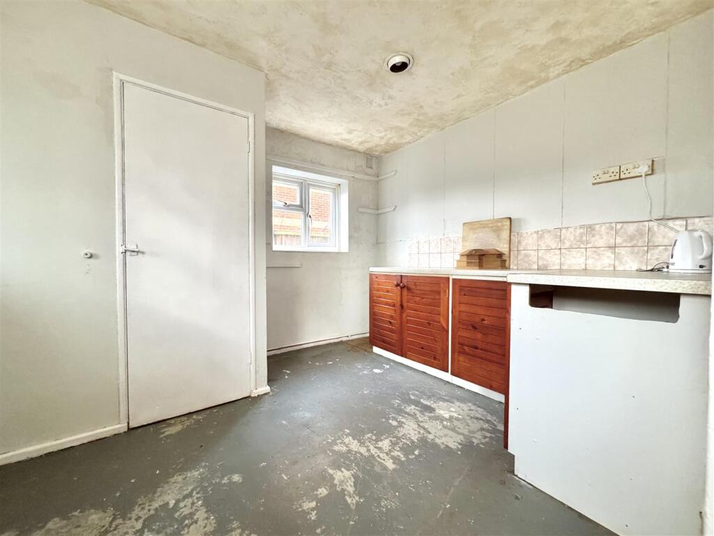 Additional image 5 of Glendale Road, Burnham-On-Crouch