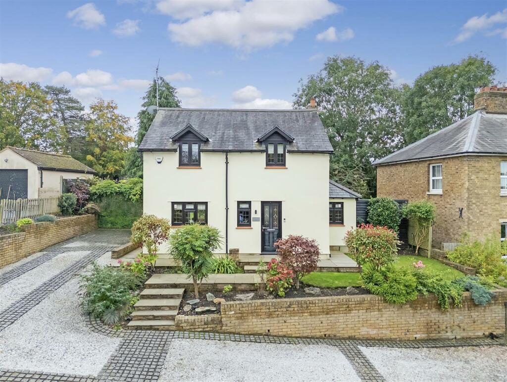 Additional image 37 of Stunning Detached Cottage:  Roydon