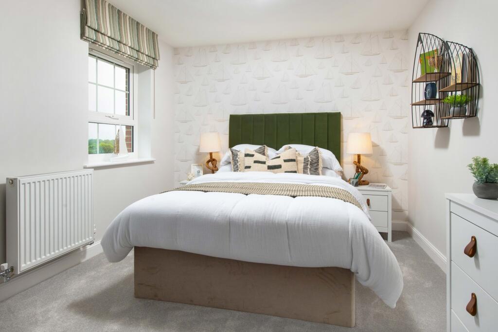 Additional image 8 of Low Road,
Dovercourt,
Essex,
CO12 3TX